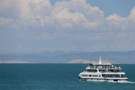 青海湖遊艇多少錢，探討青海湖遊艇價格與旅遊體驗的奇妙關聯